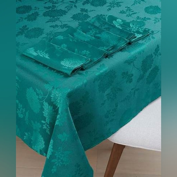 MARTHA STEWART COLLECTION 84" Tablecloth & 6 Napkins, Created for Macy's - Picture 1 of 4